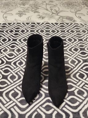 Women's Black Pointed-Toe Ankle Boots